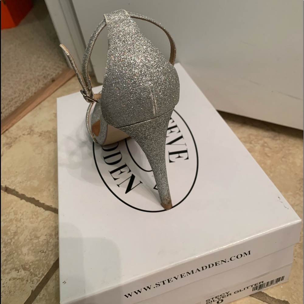 STEVE MADDEN Stecy Silver Glitter Heels! - Picture 3 of 5